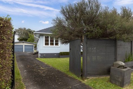Photo of property in 12 London Street, Te Atatu Peninsula, Auckland, 0610