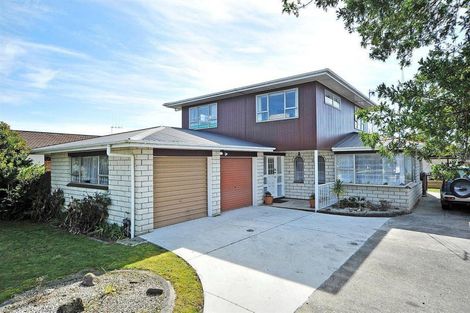Photo of property in 15 Colonial Place, Kelvin Grove, Palmerston North, 4414