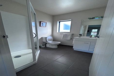 Photo of property in 4 Roberts Road, Matakatia, Whangaparaoa, 0930