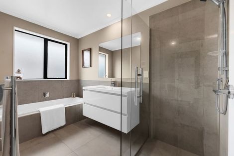 Photo of property in 135 Harriet Johnston Drive, Pokeno, 2402