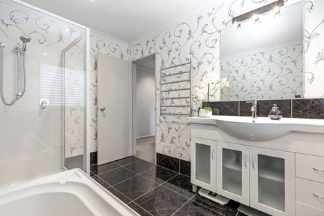 Photo of property in 18 Ko Place, Pyes Pa, Tauranga, 3112