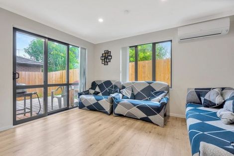 Photo of property in 9d Kingdale Road, Henderson, Auckland, 0610