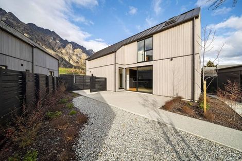 Photo of property in 5 Crossfall Lane, Jacks Point, 9371