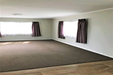 Photo of property in 4 Dungarvon Place, Clendon Park, Auckland, 2103