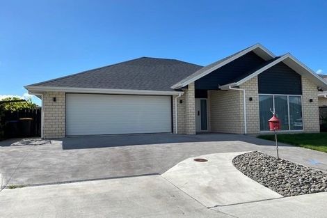 Photo of property in 27 Ruru Street, Cambridge, 3434