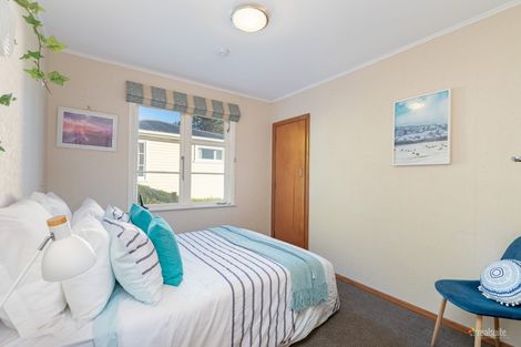 Photo of property in 19 Omega Street, Newlands, Wellington, 6037