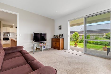 Photo of property in 5 Oak Place, Levin, 5510