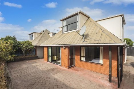 Photo of property in 49 Searells Road, Strowan, Christchurch, 8052