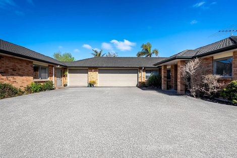 Photo of property in 142 Oaktree Avenue, Browns Bay, Auckland, 0630