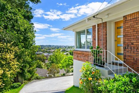 Photo of property in 2/23 Seaview Road, Glenfield, Auckland, 0629