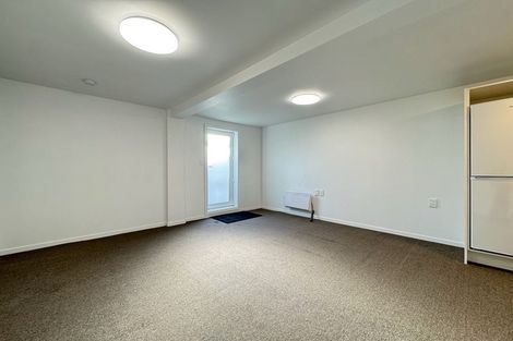 Photo of property in 21 Quigley Street, Newlands, Wellington, 6037