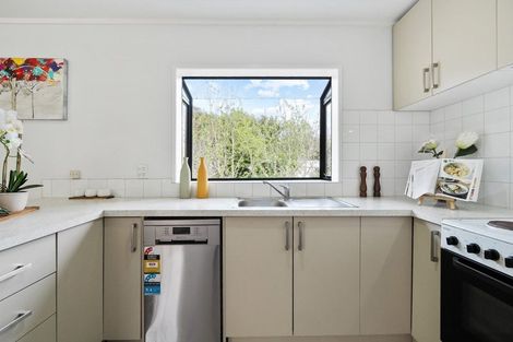 Photo of property in 2/38 Waverley Avenue, Glenfield, Auckland, 0629