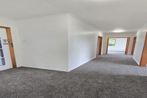 Photo of property in 16 Enderby Drive, Te Atatu Peninsula, Auckland, 0610