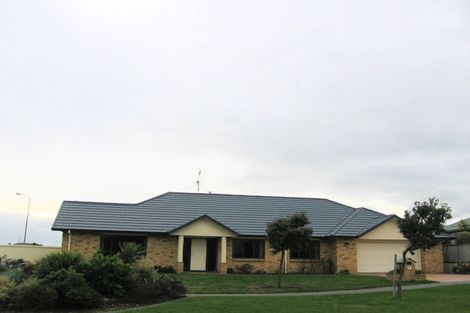 Photo of property in 1 Kakapo Court, Paraparaumu Beach, Paraparaumu, 5032