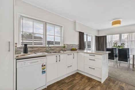 Photo of property in 1 Sunnypark Avenue, Rosehill, Papakura, 2113