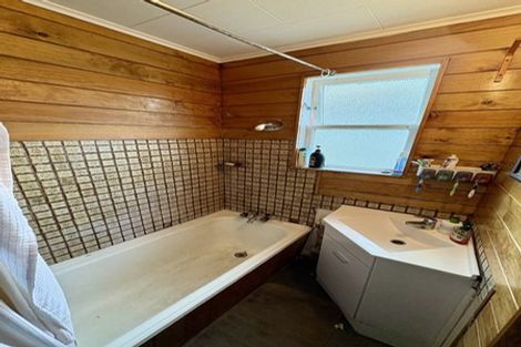 Photo of property in 3 Shearer Crescent, Naenae, Lower Hutt, 5011