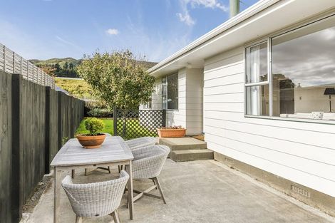 Photo of property in 30a Coates Street, Tawa, Wellington, 5028