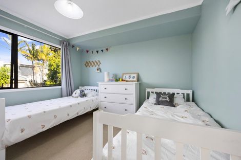 Photo of property in 2/10e Penning Road, Castor Bay, Auckland, 0620