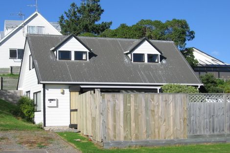 Photo of property in 46 Queens Road, Waikanae Beach, Waikanae, 5036