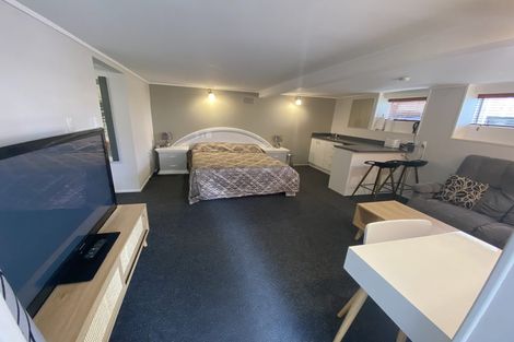 Photo of property in 22 Marie Crescent, Te Atatu South, Auckland, 0610