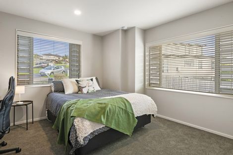 Photo of property in 8 Oak View Terrace, Schnapper Rock, Auckland, 0632