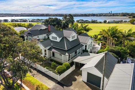 Photo of property in 46 Waterview Road, Stanley Point, Auckland, 0624