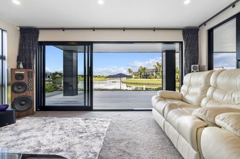 Photo of property in 25 Waitemata Drive, One Tree Point, 0118