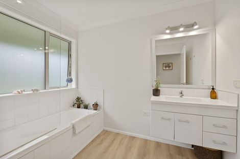 Photo of property in 1096 Egmont Road, Egmont Village, New Plymouth, 4372