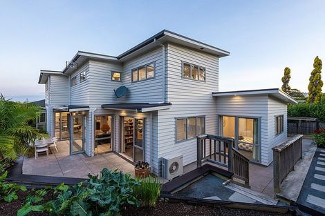 Photo of property in 3a Rossmore Terrace, Murrays Bay, Auckland, 0630