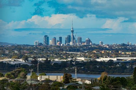 Photo of property in 1/4227 Great North Road, Glendene, Auckland, 0602