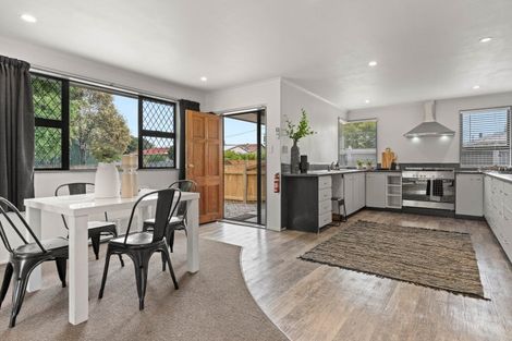 Photo of property in 7a Kempton Street, Greytown, 5712