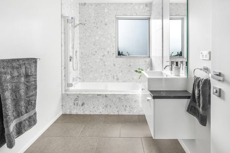 Photo of property in 2b Jellicoe Drive, Hamilton East, Hamilton, 3216