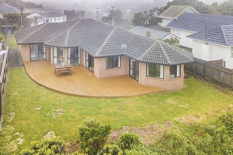 Photo of property in 52 Miles Crescent, Newlands, Wellington, 6037