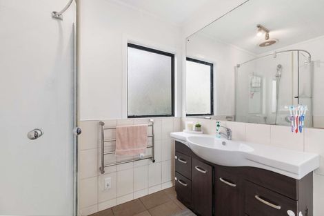 Photo of property in 38 Holmes Drive South, Massey, Auckland, 0614