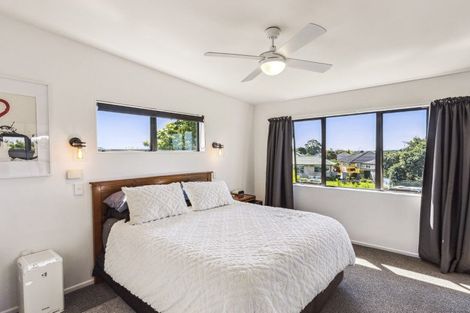 Photo of property in 8 Millennium Hill, Paraparaumu, 5032