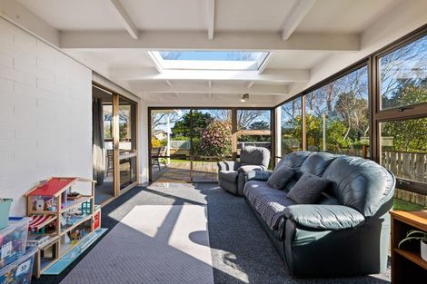 Photo of property in 15 Quin Crescent, Hawera, 4610