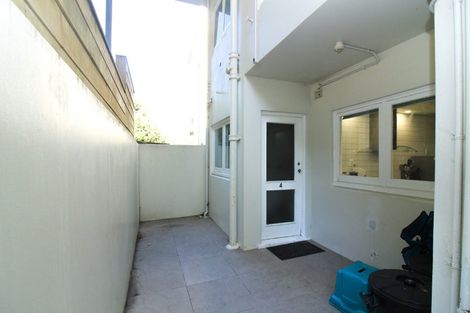 Photo of property in Rehutai Flats, 268u4 Oriental Parade, Oriental Bay, Wellington, 6011