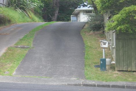Photo of property in 57 Totaravale Drive, Totara Vale, Auckland, 0629