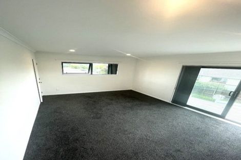 Photo of property in 1/4214a Great North Road, Glendene, Auckland, 0602