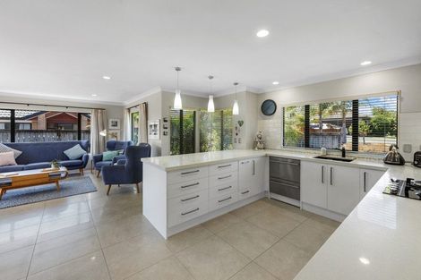 Photo of property in 8 Moy Place, East Tamaki Heights, Auckland, 2016