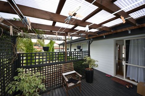 Photo of property in 10 Rook Place, Unsworth Heights, Auckland, 0632