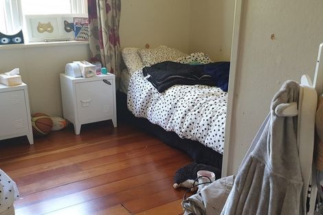 Photo of property in 9 Terrace Road, Titahi Bay, Porirua, 5022