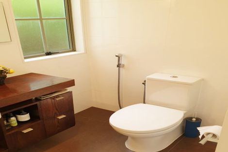 Photo of property in 15 Cayman Place, Unsworth Heights, Auckland, 0632