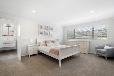 Photo of property in 44 Ravenstone Place, Chatswood, Auckland, 0626