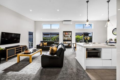 Photo of property in 17 Victoria Street, Hawera, 4610