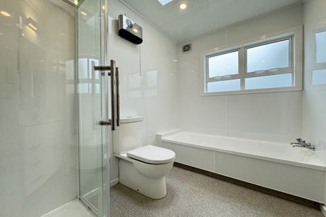 Photo of property in 1/3 Torwood Road, Khandallah, Wellington, 6035