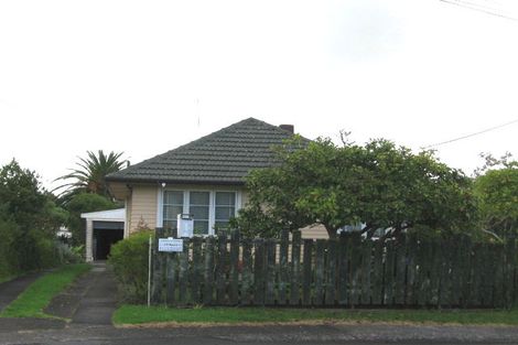 Photo of property in 8 Norma Avenue, Te Atatu South, Auckland, 0610