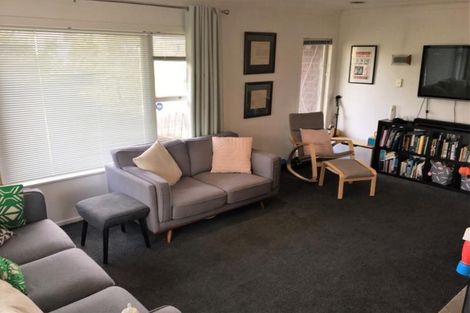 Photo of property in 31 Lyndhurst Road, Te Atatu South, Auckland, 0610