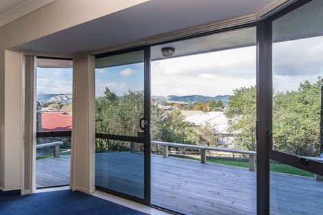 Photo of property in 6 Shearwater Rise, Paraparaumu Beach, Paraparaumu, 5032