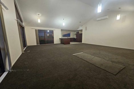 Photo of property in 37 Mcewen Crescent, Riverstone Terraces, Upper Hutt, 5018